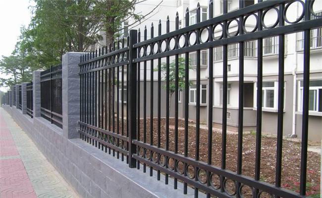 濟南庭院鐵藝護欄的圍欄多高比較合適
